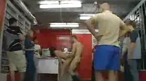 Sami mencuba beberapa mainan dan mendapat fucked cerita lucah cikgu janda oleh batang besar.