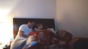 Ibu tiri Misty cerita lucah cikgu dan pelajar Stone dan Daya Knight masuk ke dalam pantang larang seks lesbian