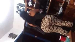 Berambut perang bermata biru pergi cikgu cerita lucah Ass to Mouth on Cam